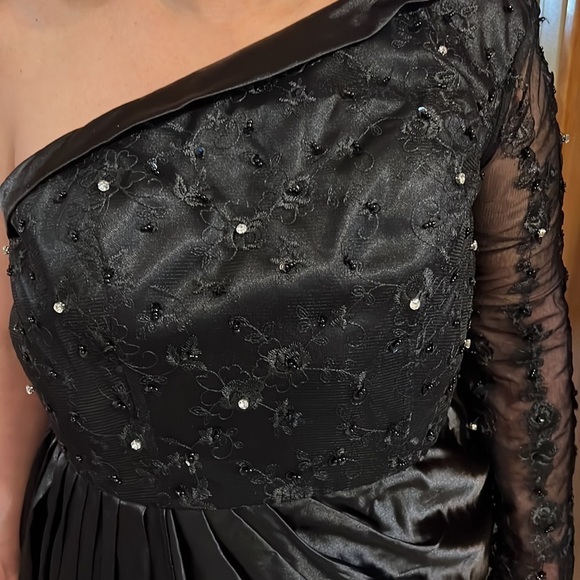 Hebeos-Sheath/Column Satin Lace One-ShoulderSweep/Brush Train Prom Gown - Picture 3 of 9